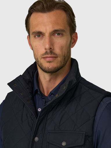 Padded vest with pocket - 4