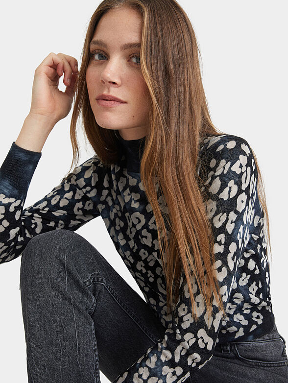 Blue sweather with animal print - 4