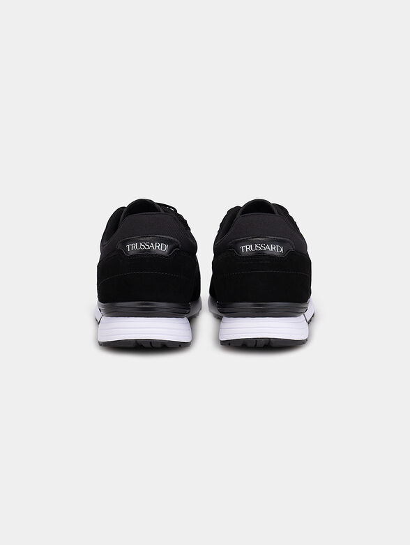 Sports shoes with logo - 3