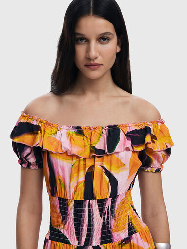 Dress with ruffles  - 4