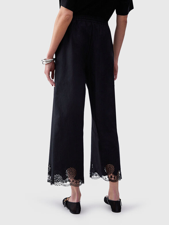 Cropped pants with lace embroidery - 2