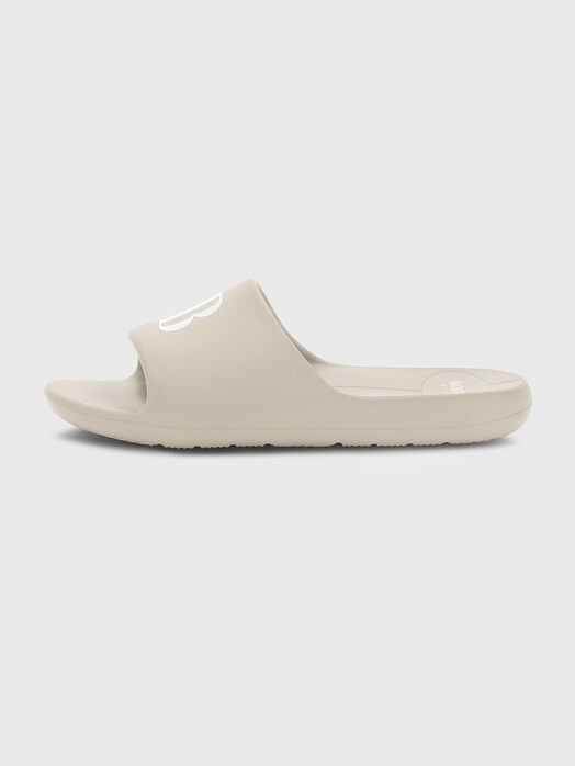 Beach slippers with a logo detail