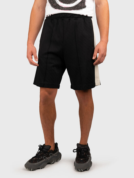 Shorts with contrast stripes 