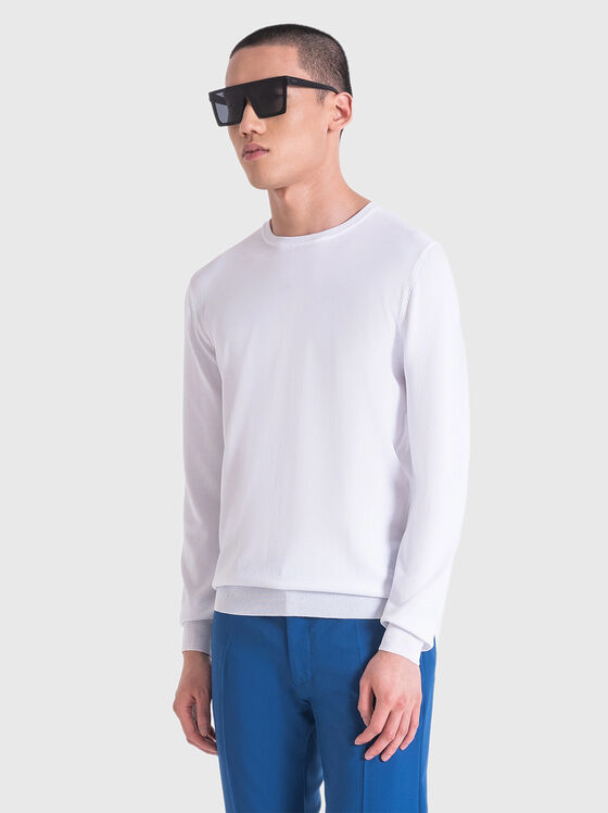 Бял пуловер от вискозен бленд - 1