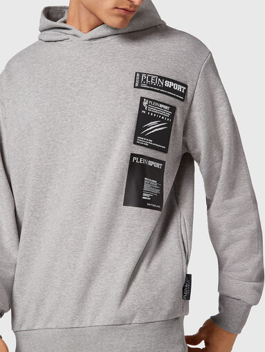Sweatshirt with contrasting patch - 5