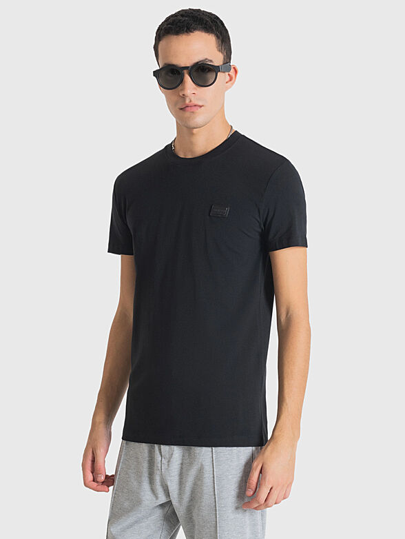 Black T-shirt with logo detail - 1