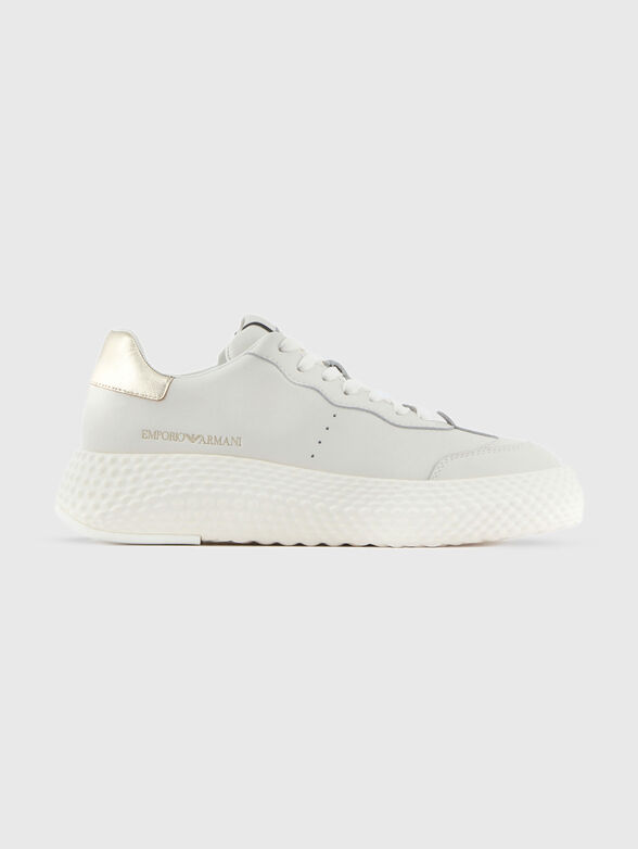 Sports shoes with logo - 1