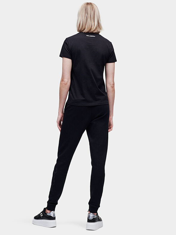 Branded T-shirt with boucle logo - 2