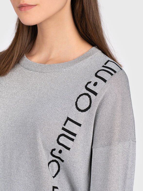 Sweater with contrasting logo branding - 3