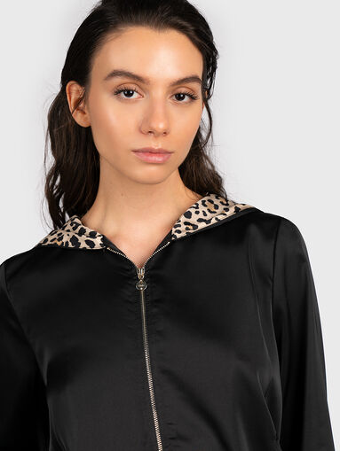 Sweatshirt with leopard-lined hood - 3