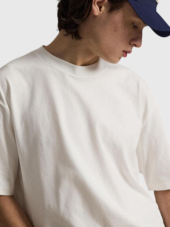 T-shirt with oval neckline - 4