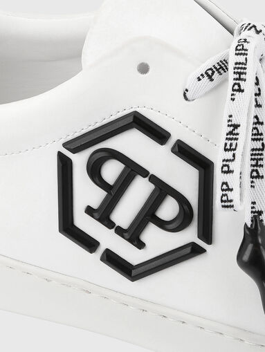 Logo accent sneakers in leather  - 3