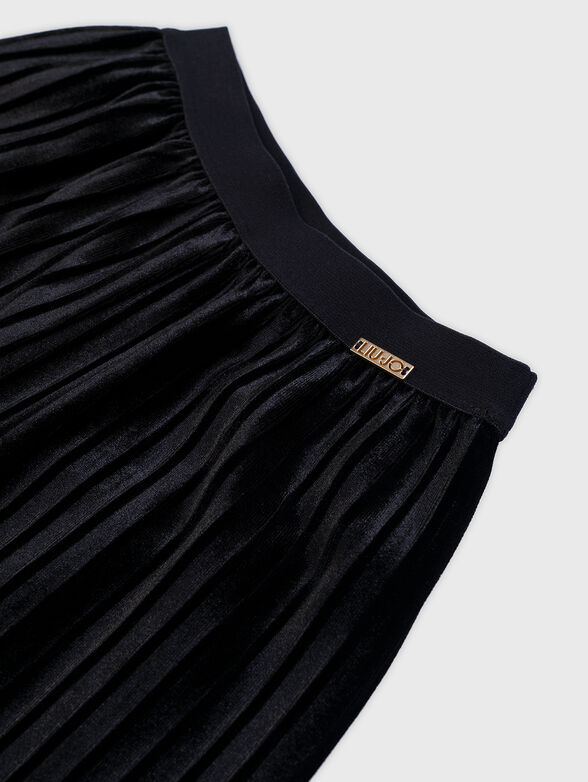 Black trousers with wide legs - 3