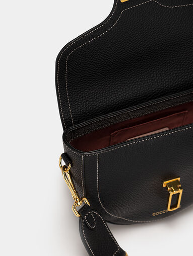 BEAT crossbody bag with contrast strap - 5