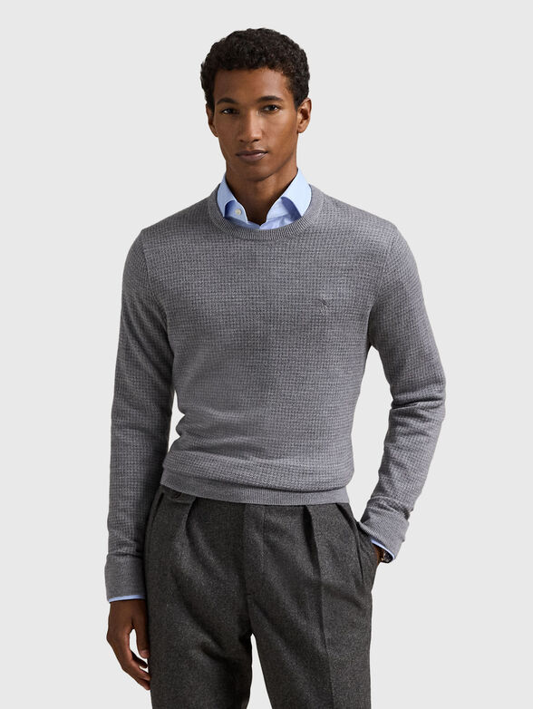 Wool sweater with an oval neckline - 1