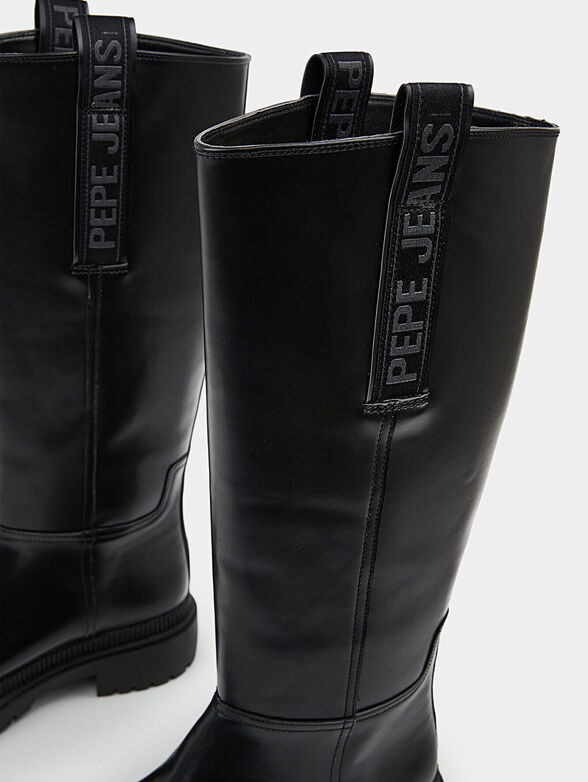 BETTLE faux leather boots in black color - 4