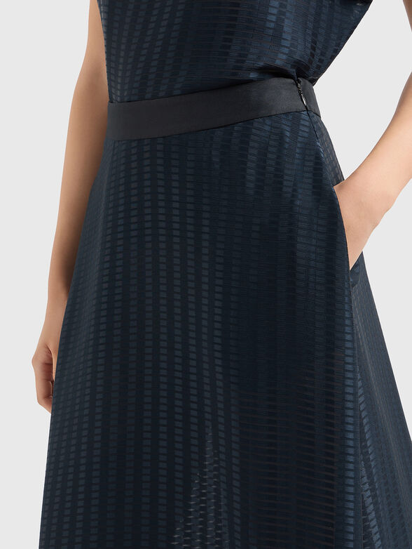 Maxi skirt with geometric design in dark blue  - 3