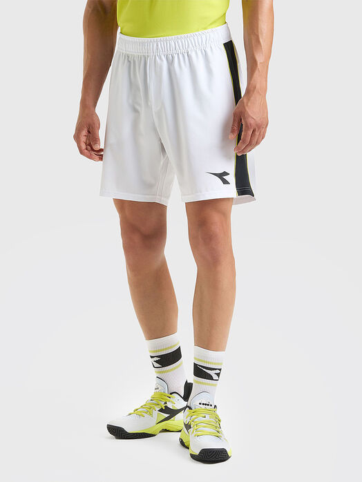 Спортни къси панталони с контрастна лента