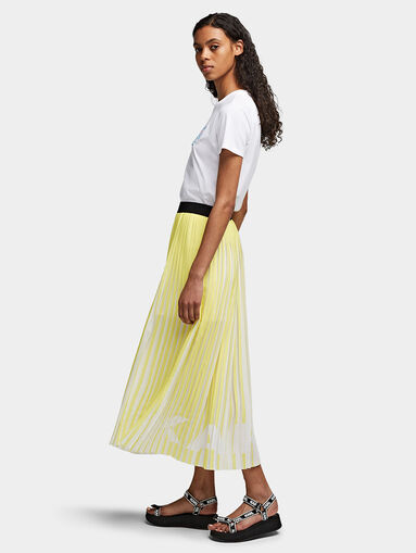 Pleated skirt in yellow - 3