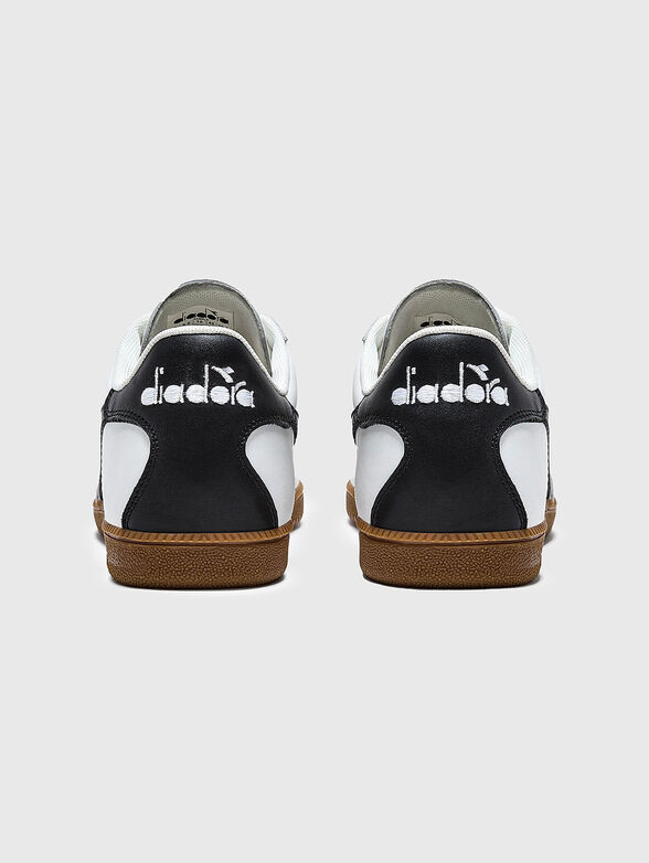 Sports shoes with contrasting logo - 3