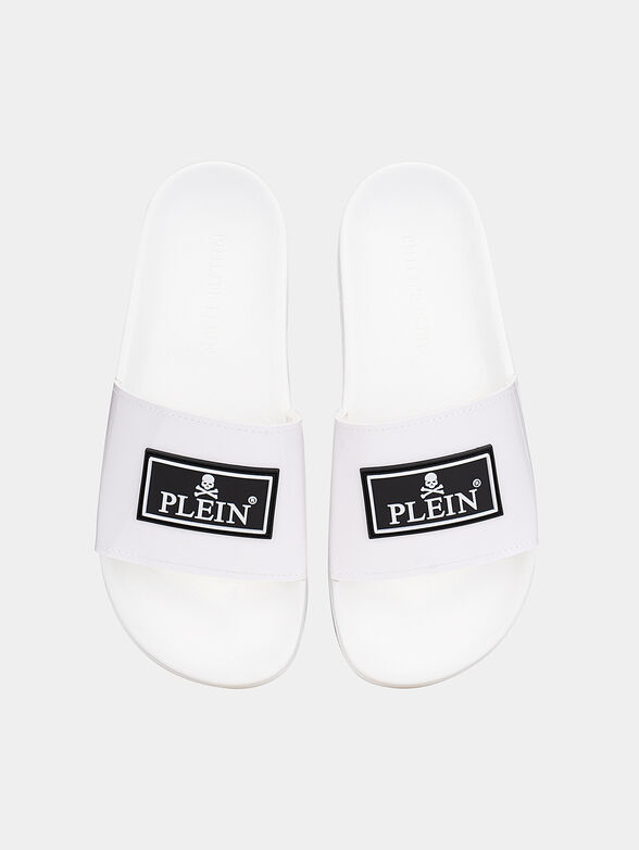 Slides in black with logo detail - 6