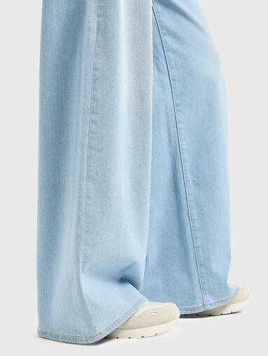 Jeans with wide legs in light blue - 4