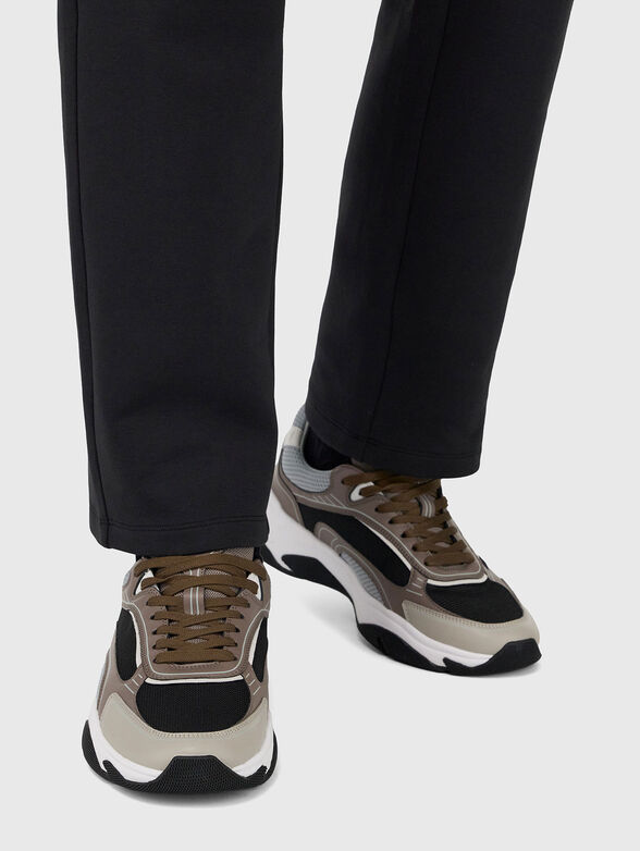 Sports shoes with logo - 2