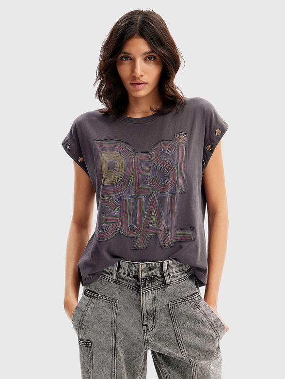 Cotton T-shirt with patch and accent sleeves - 1