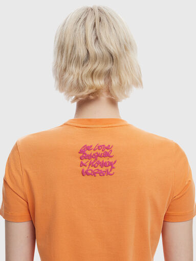 T-shirt with oval neckline - 5