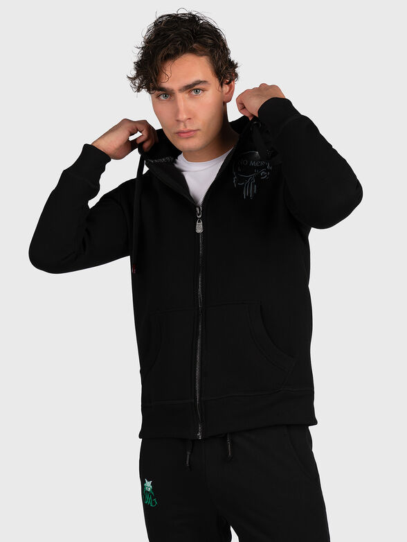 Hooded sweatshirt and zipper - 1