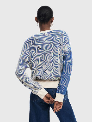 Sweater with oval neckline - 3