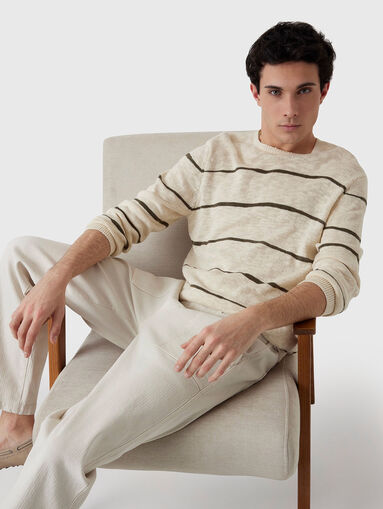 Sweater with oval neckline  - 5