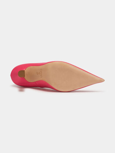 Heeled shoes in peach color - 5