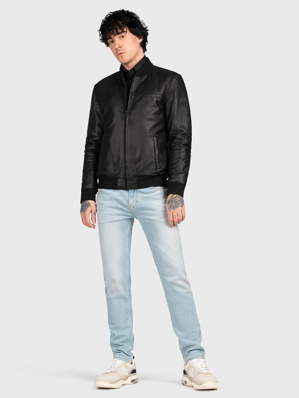 Black shirt with contrasting logo motif - 2