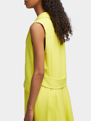 Black vest with pleated back - 5