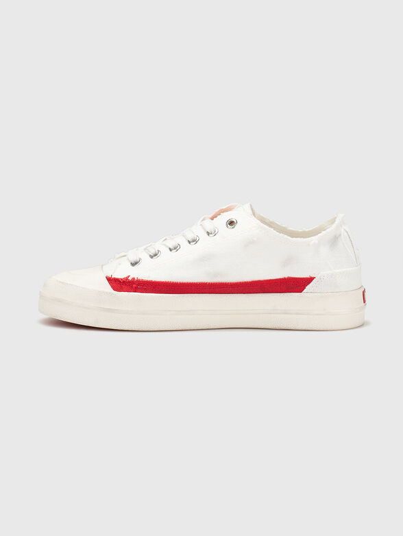 Sports shoes with accent logo - 4
