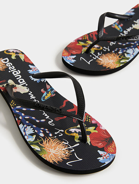 Beach slippers with print - 6