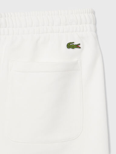 Cotton shorts with logo print in ecru - 4