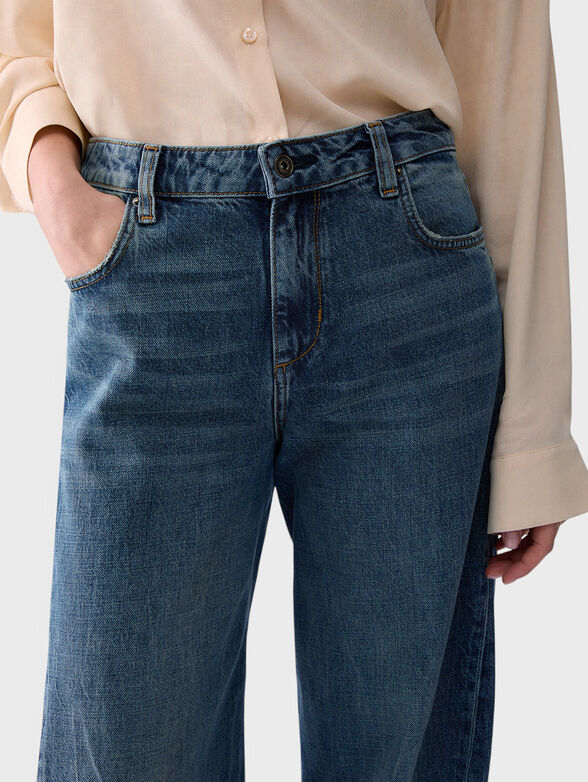 Jeans with asymmetrical seams - 3