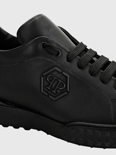 Leather sports shoes in black - 3