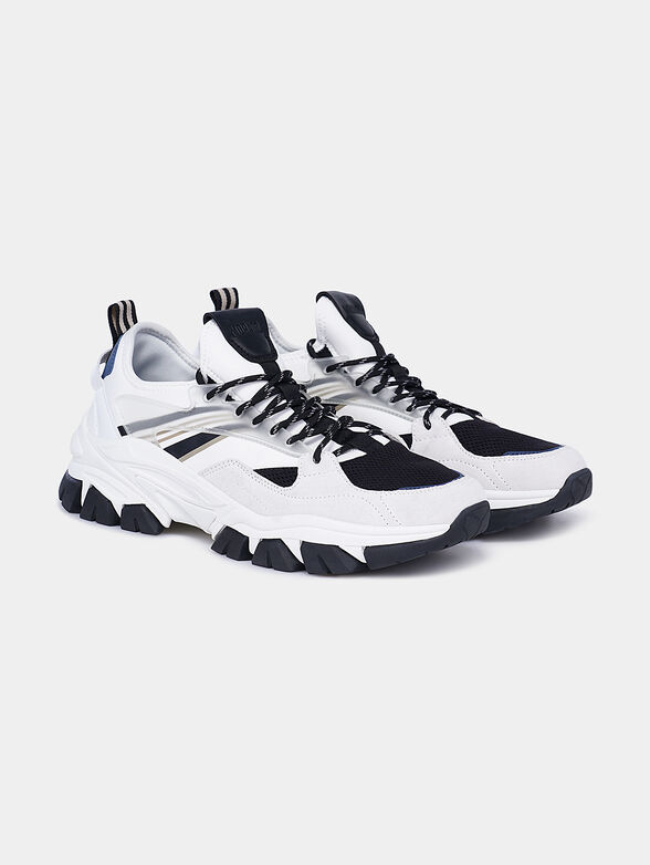 Sneakers with contrasting details - 2