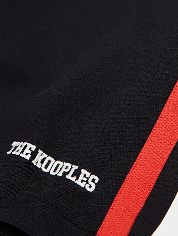 Shorts with red stripes and embroidered logo - 5