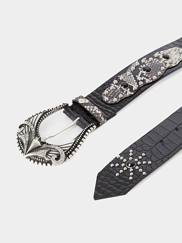 Leather belt with contrasting elements - 2