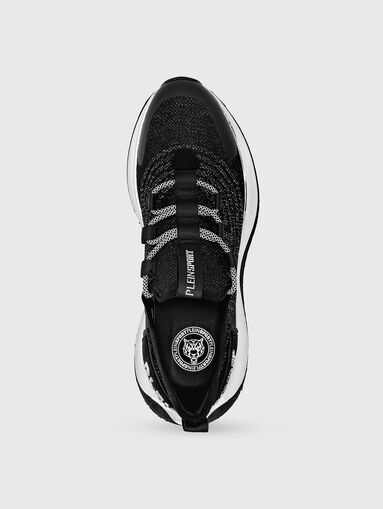RUNNER sports shoes in black color - 5