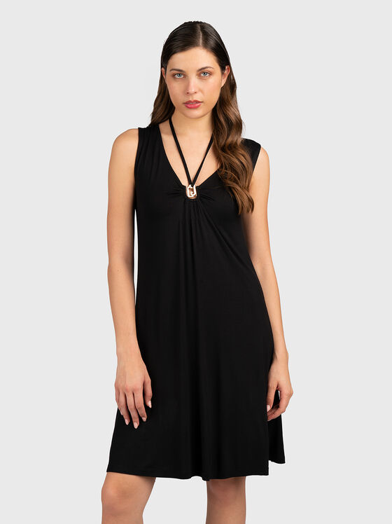 Черна рокля с V-образно деколте  - 1