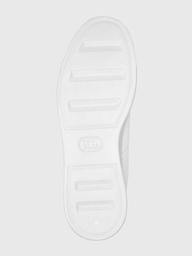 White sports shoes with dark blue details - 4