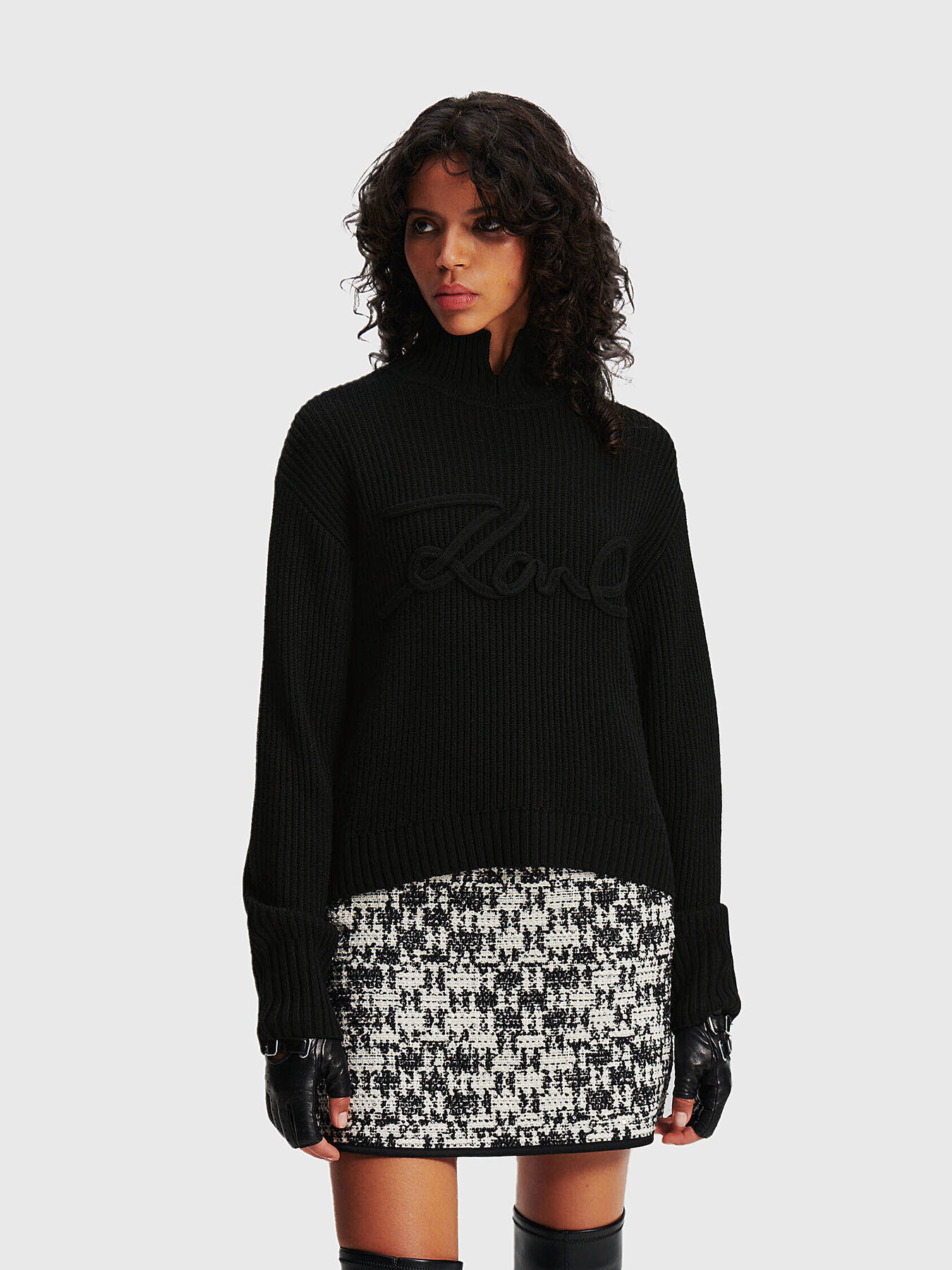 Knitted sweater in black color brand Karl Lagerfeld Globalbrandsstore en