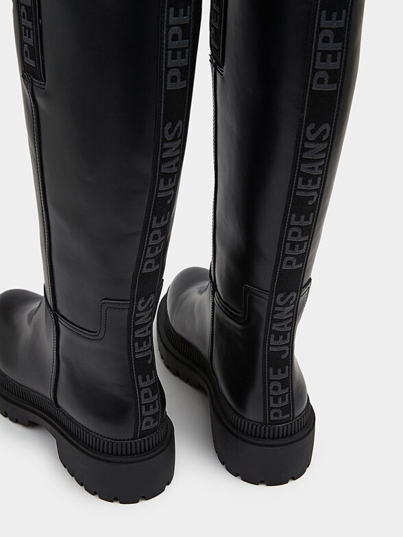 BETTLE faux leather boots in black color - 3