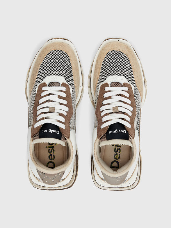 Sports shoes with contrasting panels  - 6