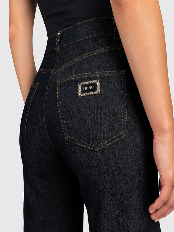 Jeans with accentuating hem - 3